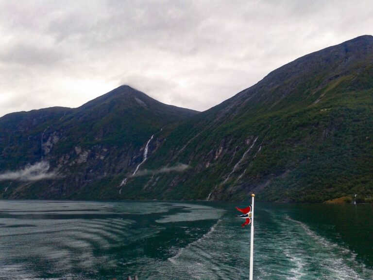 mini crociera su fiordo norvegese