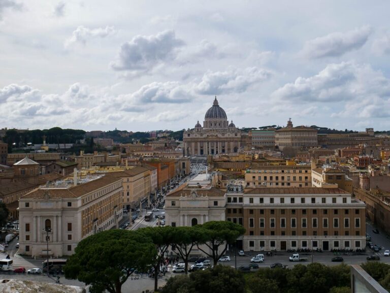 Vista panoramica dalla Terrazza dell'Angelo di Castel Sant'Angelo su via della Conciliazione, Basilica e Cupola di San Pietro